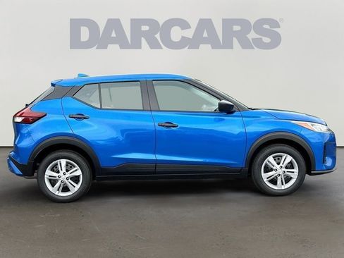 Used 2025 Nissan Kicks Play S image 2