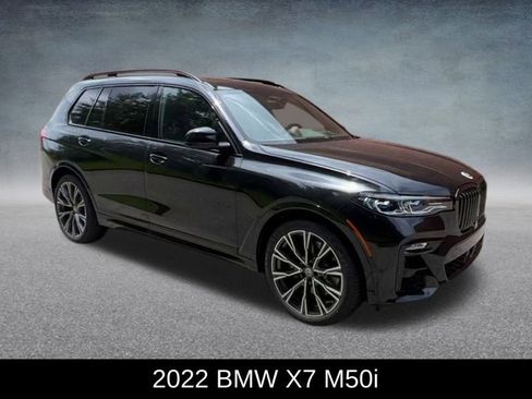 Used 2022 BMW X7 M50i image 3