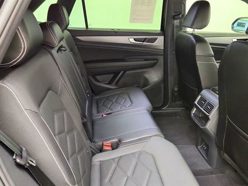 Used 2024 Volkswagen Atlas Cross Sport SE w/ Panoramic Sunroof Package FWD image 22
