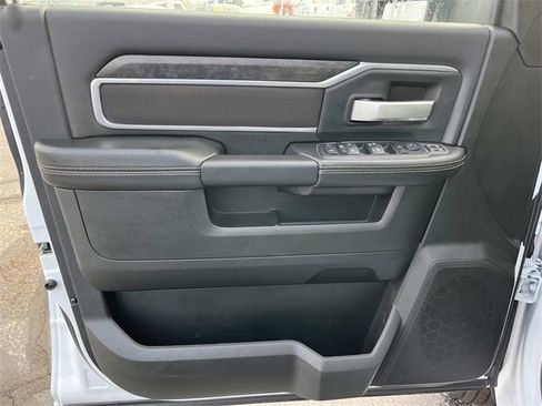 Used 2024 RAM 3500 Big Horn image 29