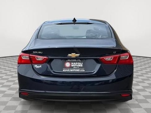 Used 2017 Chevrolet Malibu LT w/ Leather Package FWD image 4