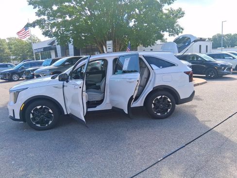 Used 2024 Kia Sorento S w/ Panoramic Sunroof Package FWD image 21