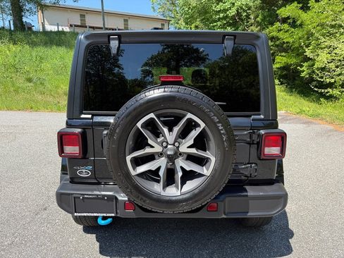 Used 2024 Jeep Wrangler Unlimited AWD/4WD image 7