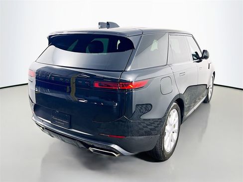 Used 2025 Land Rover Range Rover Sport SE image 5