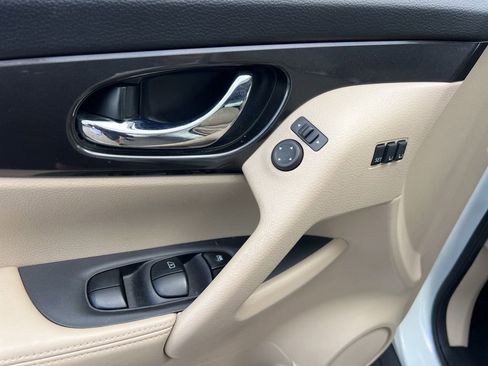 Used 2019 Nissan Rogue SV w/ Premium Package AWD/4WD image 22