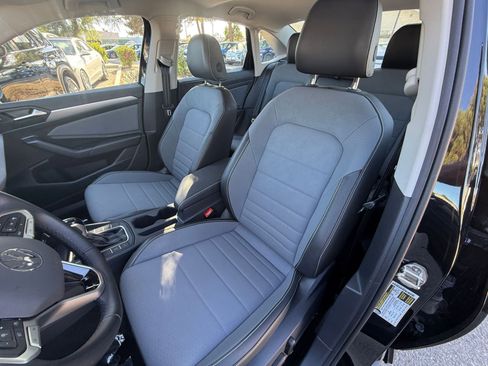 Used 2025 Volkswagen Jetta SE image 32
