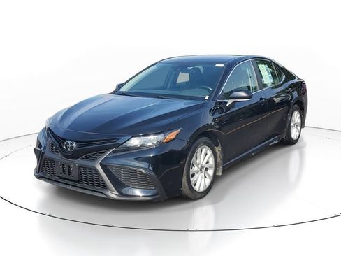 Used 2024 Toyota Camry SE FWD image 2