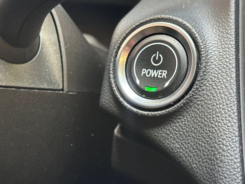Used 2022 Chevrolet Bolt EUV LT w/ Convenience Package FWD image 17