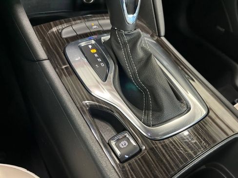 Used 2019 Buick Regal Avenir w/ Driver Confidence Package II FWD image 16