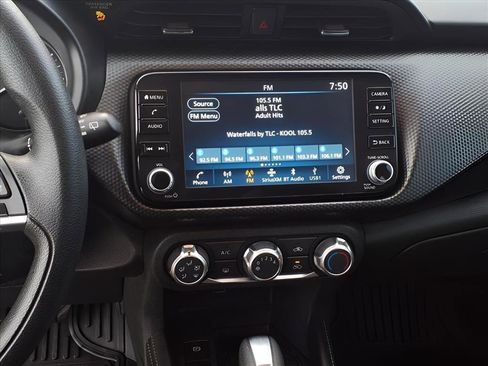 Used 2023 Nissan Kicks SV image 8