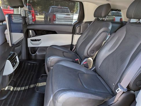 Used 2024 Kia Carnival SX Prestige image 15