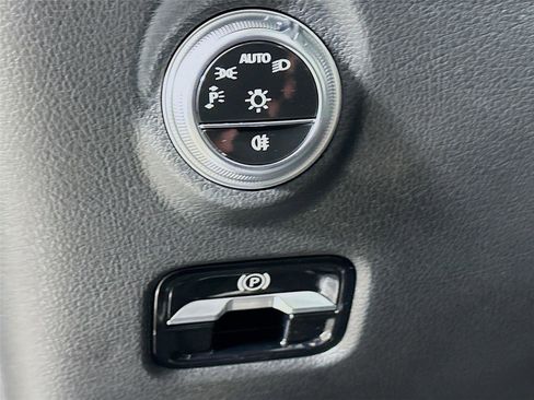 Certified 2025 Mercedes-Benz C 300 4MATIC Sedan image 10