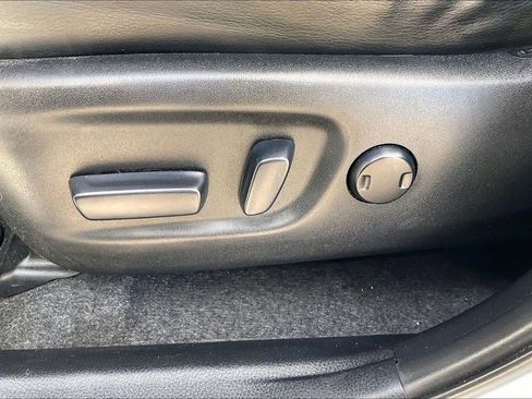Used 2014 Toyota RAV4 Limited w/ Technology Package FWD image 10