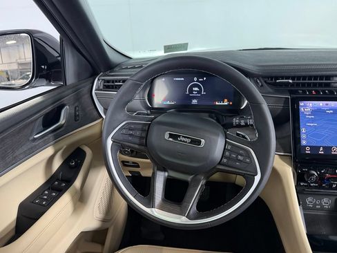Certified 2025 Jeep Grand Cherokee L Limited w/ Luxury Tech Group II RWD image 31
