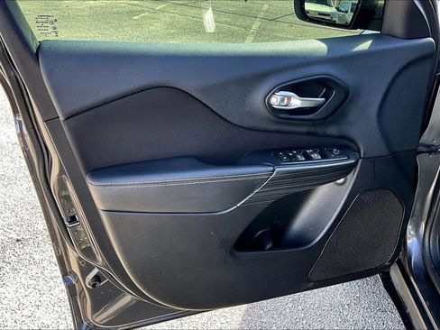 Used 2016 Jeep Cherokee Latitude image 23