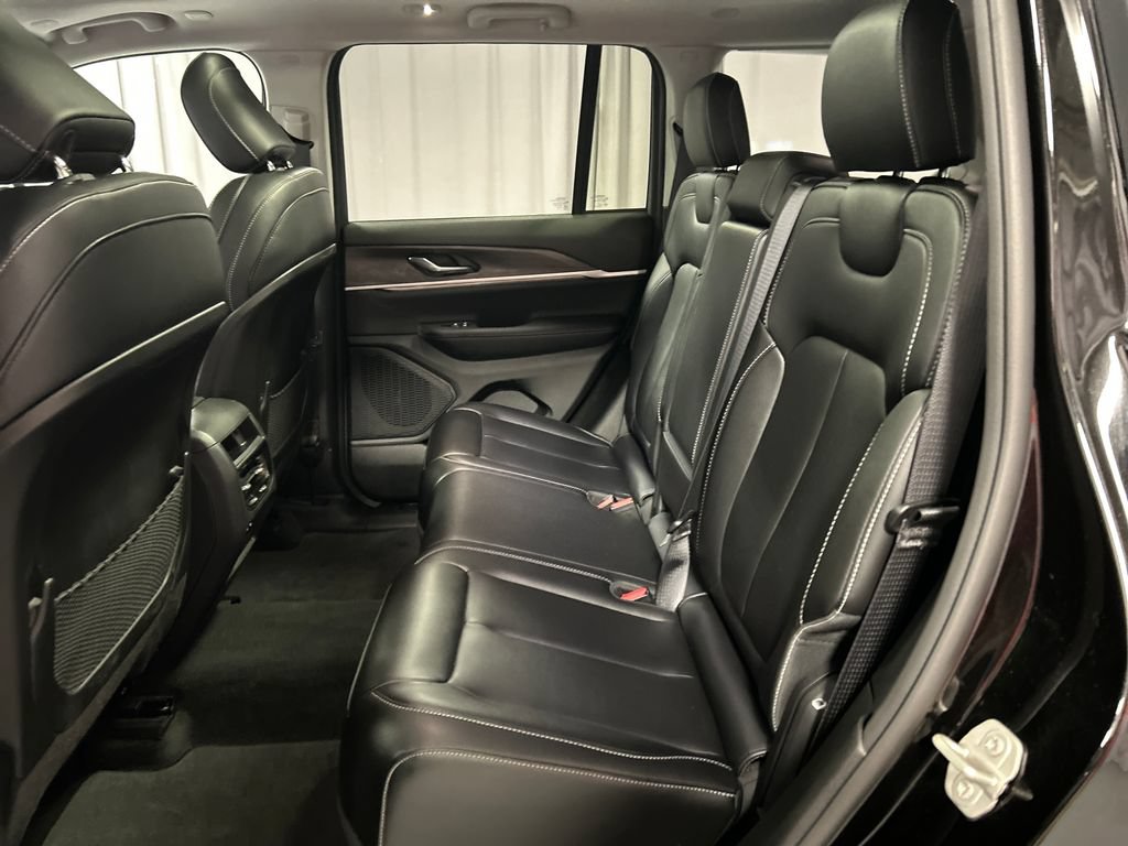 Used 2024 Jeep Grand Cherokee Limited AWD/4WD image 24