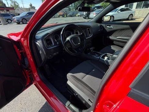 Used 2022 Dodge Charger SXT RWD image 11
