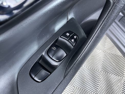 Used 2017 Nissan Altima 2.5 SR w/ LED Appearance Package image 14