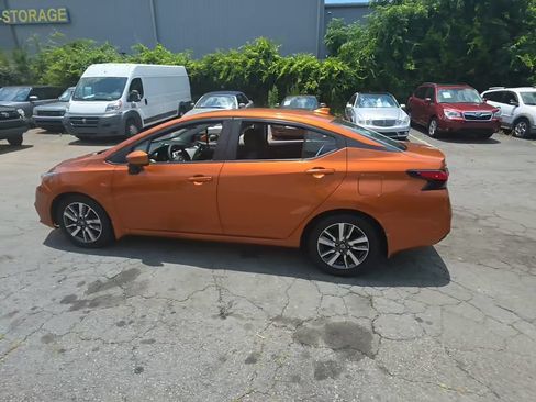 Used 2020 Nissan Versa SV w/ Trunk Package FWD image 5