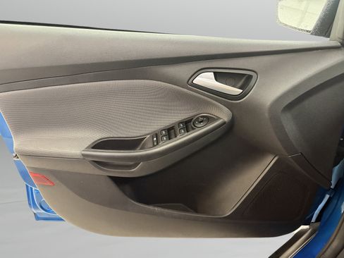 Used 2014 Ford Focus SE w/ SE Winter Package image 23