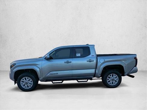 Used 2025 Toyota Tacoma SR5 AWD/4WD image 5