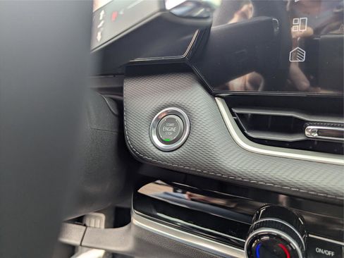 New 2026 Chevrolet Equinox LT w/ Convenience Package II image 17