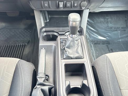 Used 2022 Toyota Tacoma TRD Off-Road image 7