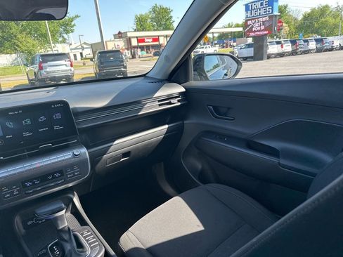 Used 2025 Hyundai Kona SEL FWD image 14