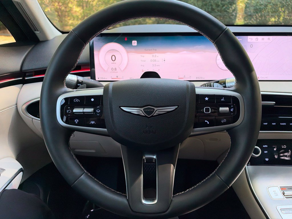 Certified 2026 Genesis GV70 2.5T Advanced AWD/4WD image 8