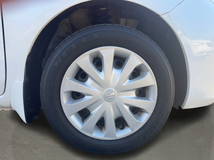 Used 2012 Nissan Versa SV FWD image 24