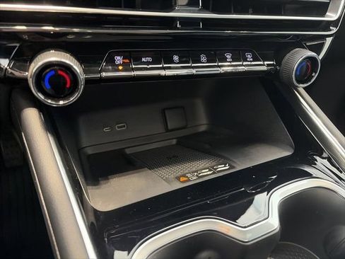 New 2026 Chevrolet Traverse LT w/ Sun and Wheel Package FWD image 21