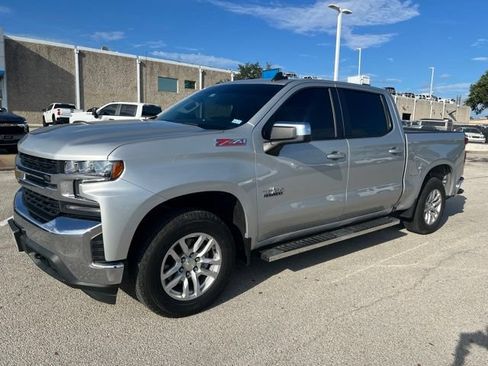 Used 2022 Chevrolet Silverado 1500 LT w/ Z71 Off-Road Package AWD/4WD image 2