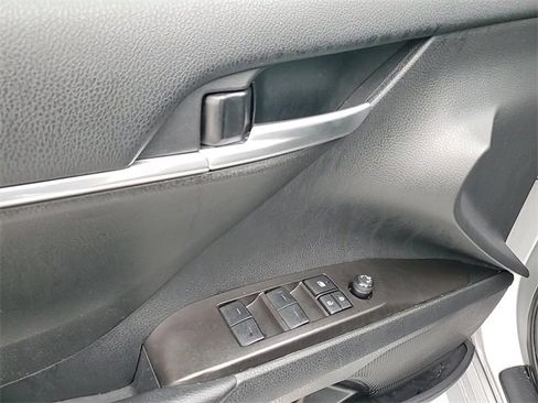 Used 2024 Toyota Camry SE image 10