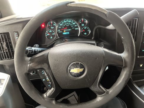 Used 2015 Chevrolet Express 2500 image 23