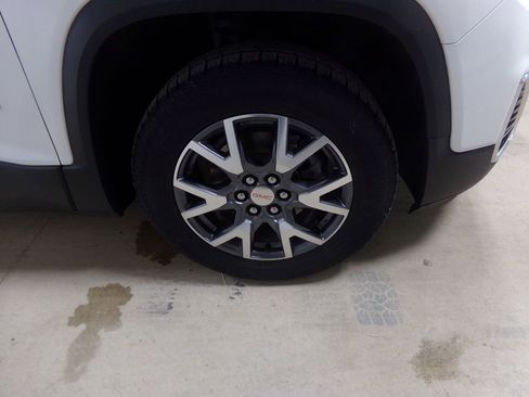 Used 2023 GMC Acadia SLT image 28