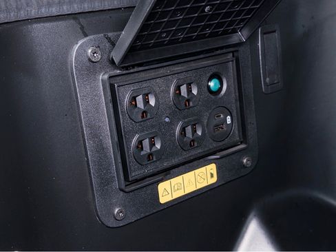 Used 2023 Ford F150 Lightning Platinum AWD/4WD image 27
