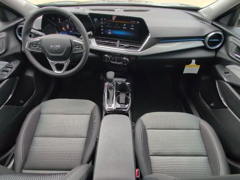 New 2026 Chevrolet Trax LT w/ Driver Confidence Package FWD image 5