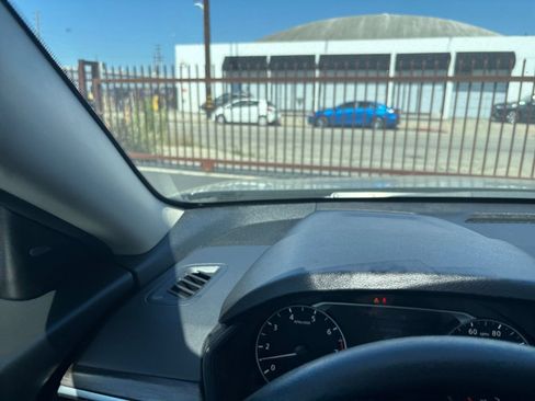 Used 2025 Nissan Altima 2.5 SV FWD image 35
