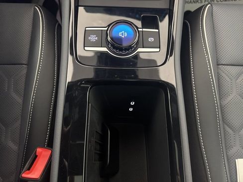 Used 2025 Volkswagen Tiguan SEL R-Line image 16