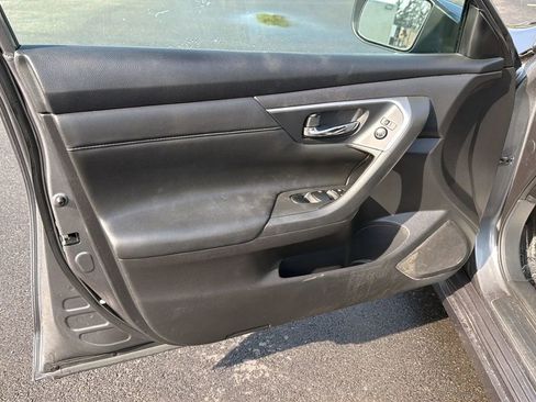 Used 2015 Nissan Altima 2.5 S w/ Power Driver Seat Package FWD image 12