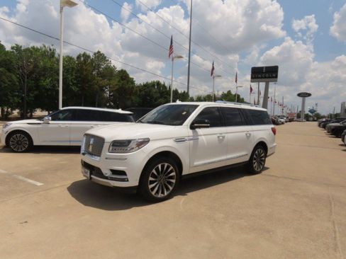 Used 2021 Lincoln Navigator L Reserve w/ Luxury Package AWD/4WD image 2