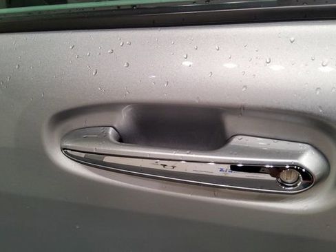 Used 2024 Toyota Sienna XLE FWD image 9