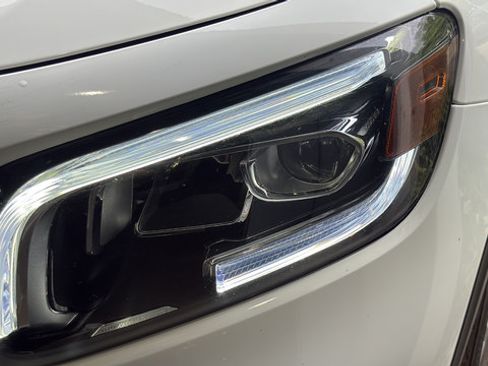 Used 2023 Mercedes-Benz GLB 250 4MATIC image 31