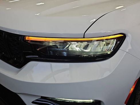 Used 2023 Jeep Grand Cherokee Limited w/ Black Appearance Package image 30