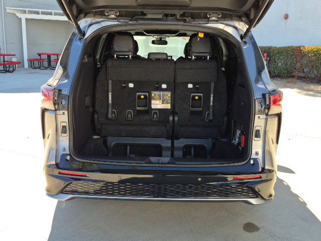 Used 2026 Toyota Sienna XSE FWD image 21