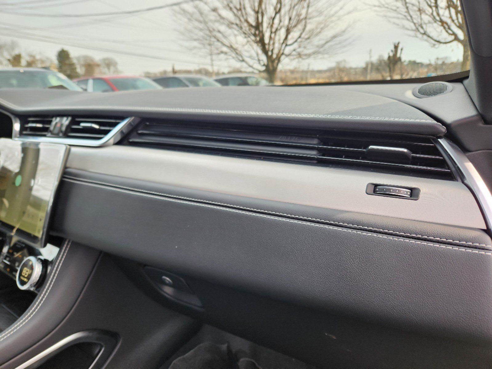 Used 2025 Jaguar F-PACE R-Dynamic S AWD/4WD image 11