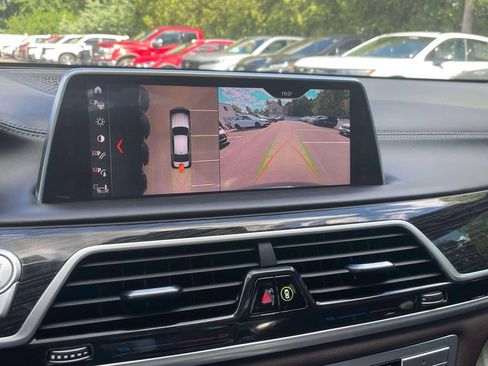 Used 2019 BMW 750i xDrive w/ Autobahn Package AWD/4WD image 29