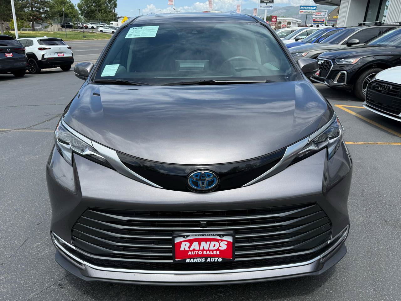 Used 2024 Toyota Sienna Platinum AWD/4WD image 8