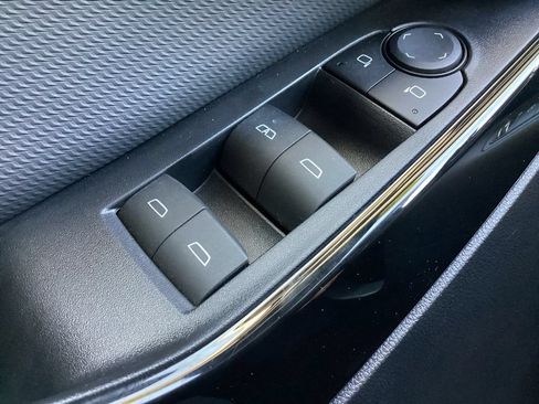 Used 2025 Chevrolet Equinox LT AWD/4WD image 19