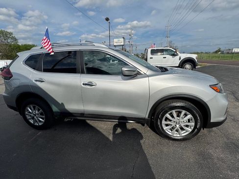 Used 2020 Nissan Rogue SV image 5
